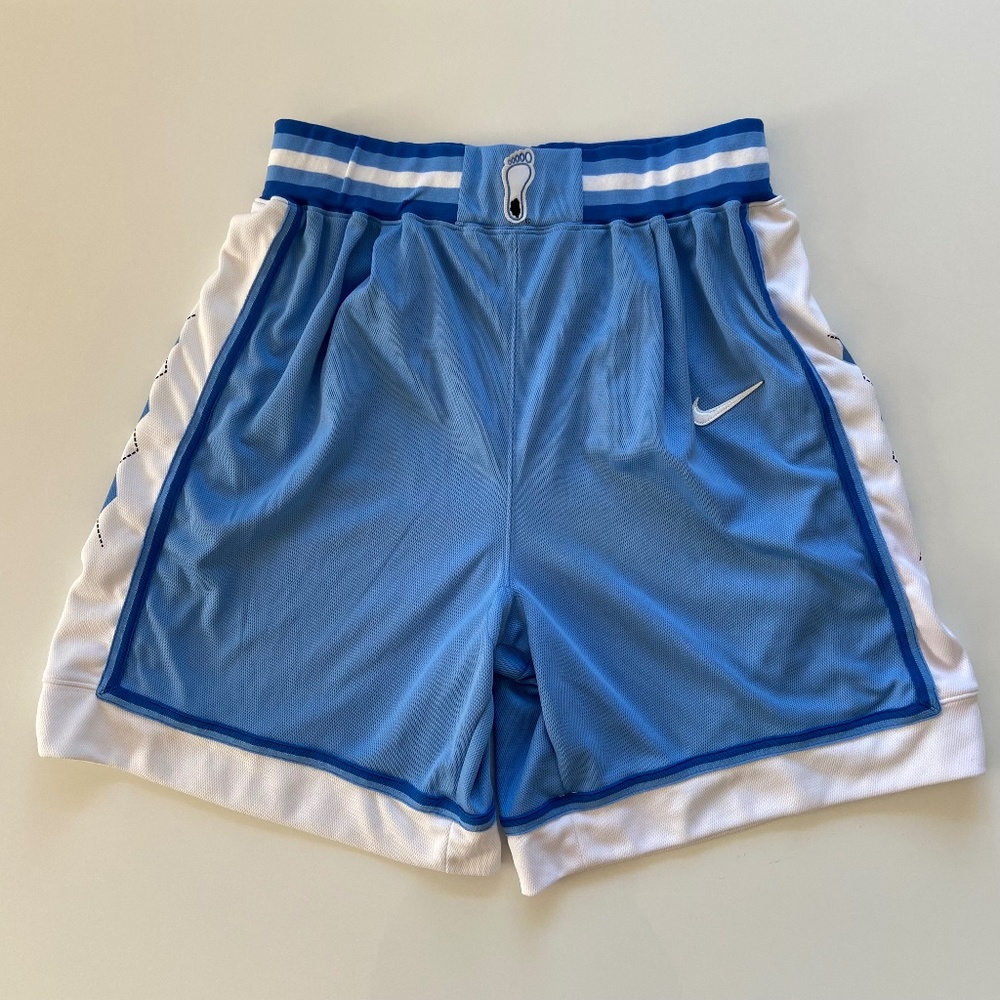 Vintage 90s Nike North Carolina Tar Heels Basketball Swoosh Shorts Mens 36 USA